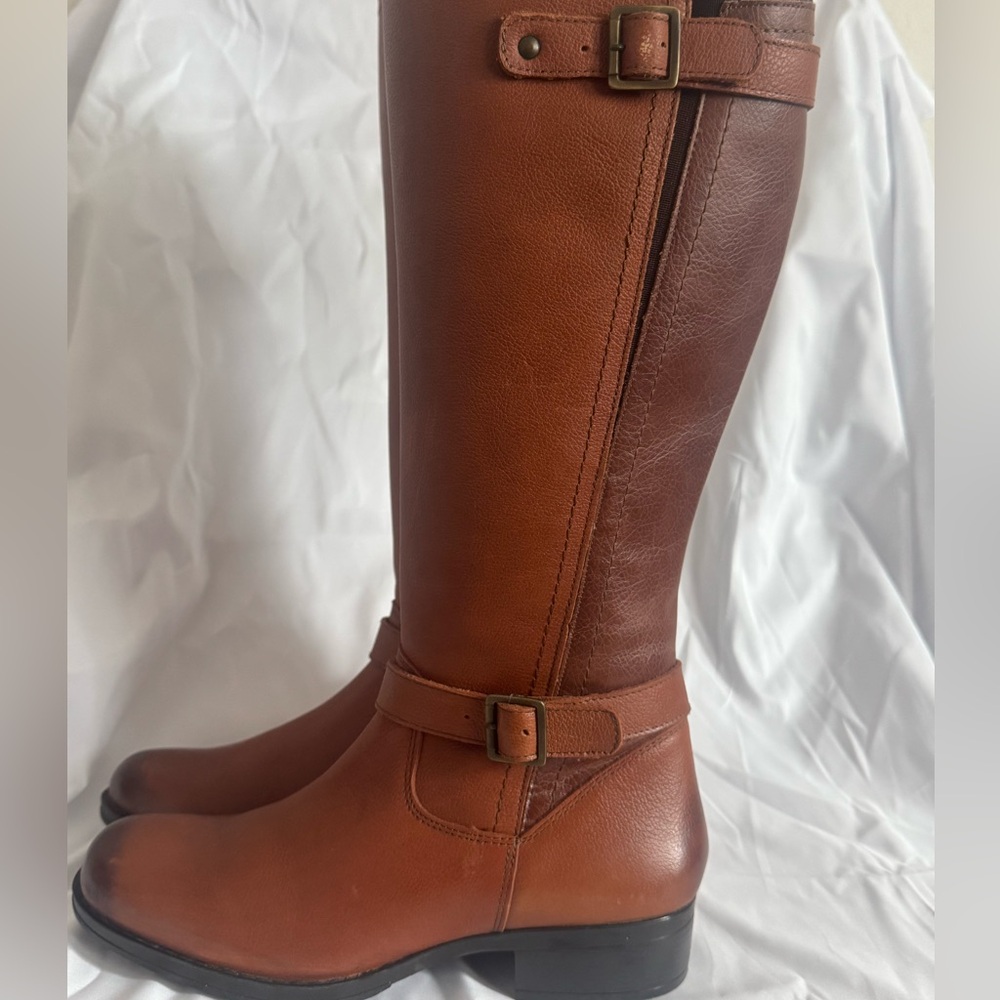 Elegant Brown Leather Knee-High Boots - Picture 2 of 5